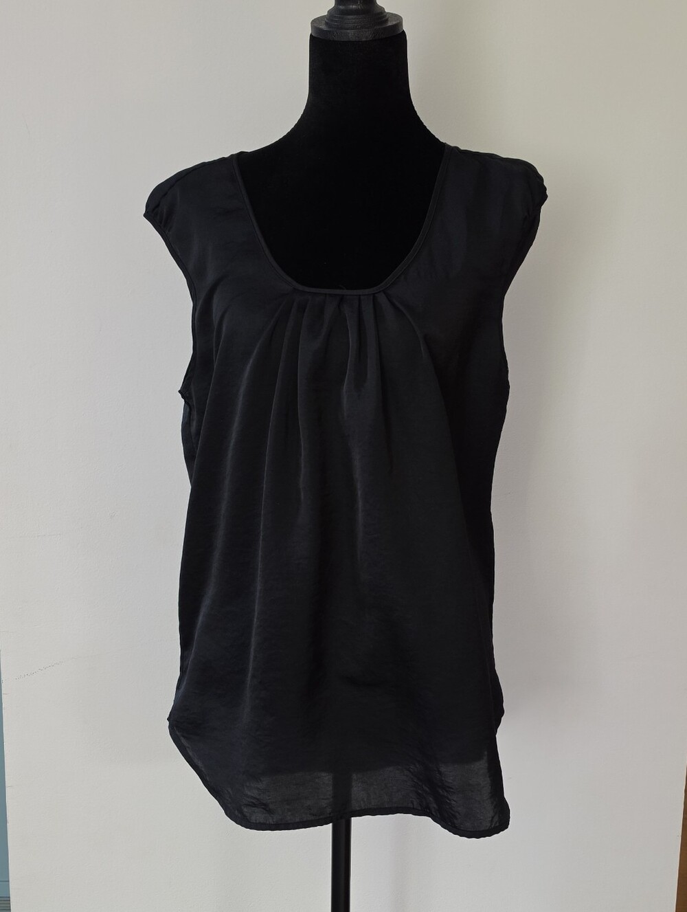 GAP Black Cap-Sleeve Scoop Neck Blouse